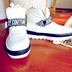 Juicy Couture white platform booties size 8